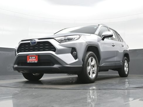 Used 2021 Toyota RAV4 XLE AWD/4WD image 25