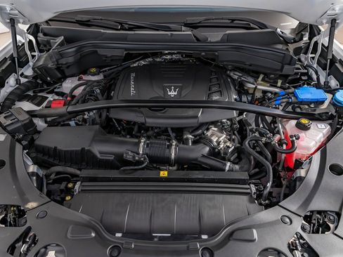 Used 2024 Maserati Grecale GT image 12