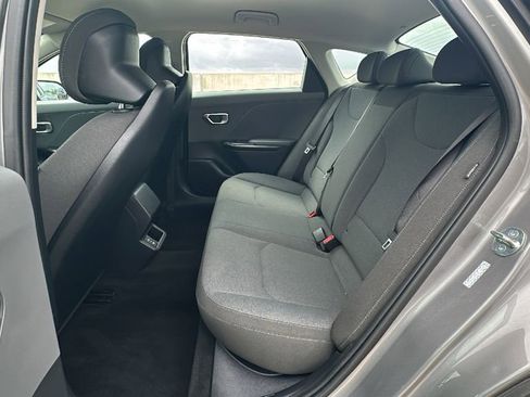 Used 2025 Kia K4 LXS image 32