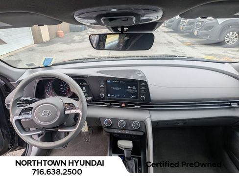 Used 2023 Hyundai Elantra SE image 7