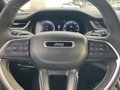 Used 2023 Jeep Grand Cherokee Altitude AWD/4WD image 19