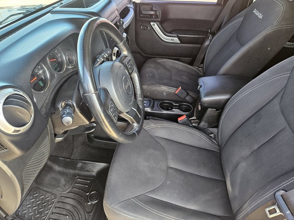 Used 2018 Jeep Wrangler Unlimited Sahara w/ Max Tow Package AWD/4WD image 12