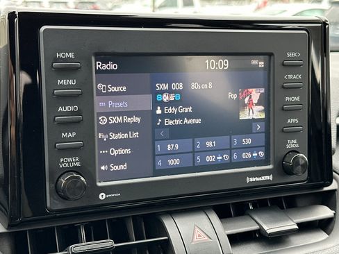Used 2021 Toyota RAV4 LE AWD/4WD image 18