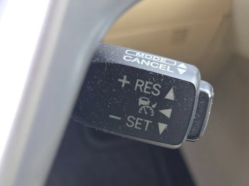 Used 2016 Toyota Highlander Limited Platinum AWD/4WD image 12