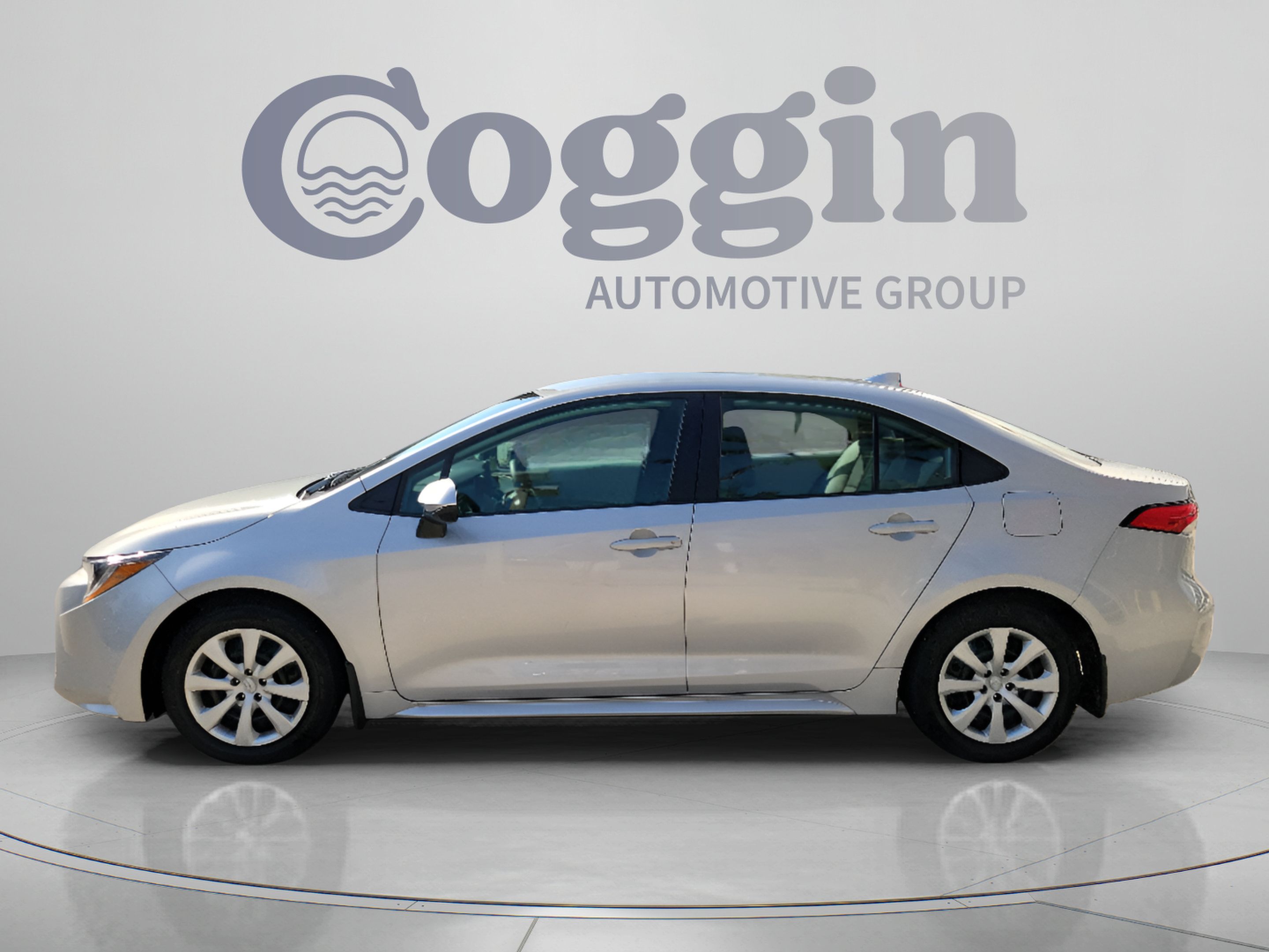 Used 2026 Toyota Corolla LE FWD image 2