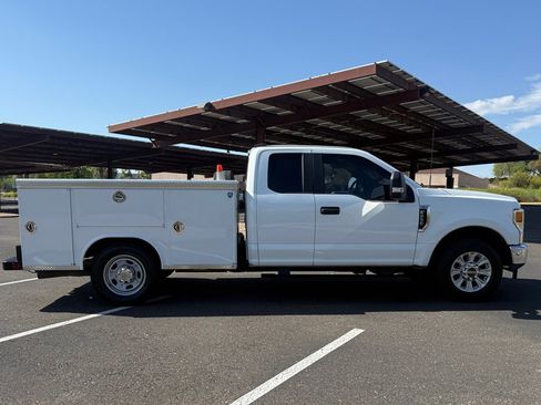Used 2022 Ford F250 XL w/ STX Appearance Package RWD image 6