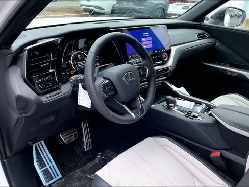 New 2026 Lexus TX 500h AWD image 8