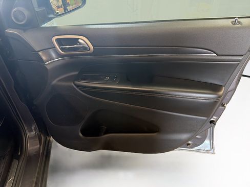 Used 2017 Jeep Grand Cherokee Limited AWD/4WD image 33