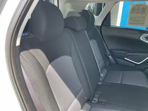 Used 2025 Kia Soul LX w/ LX Technology Package image 32