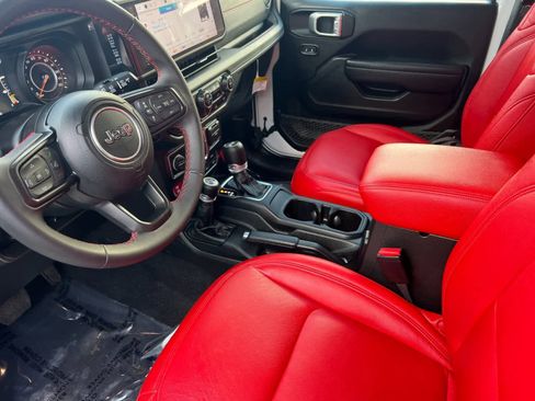 Used 2024 Jeep Wrangler Unlimited Rubicon image 11