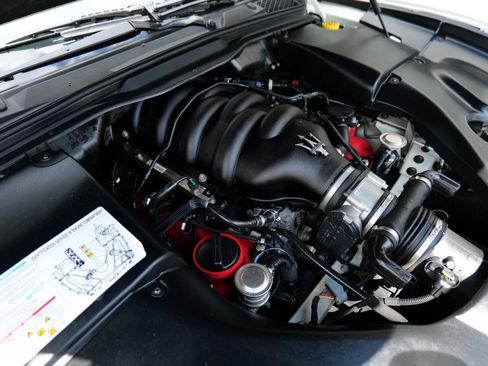 Used 2015 Maserati GranTurismo Convertible image 50