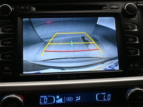 Used 2017 Toyota Highlander Limited image 34