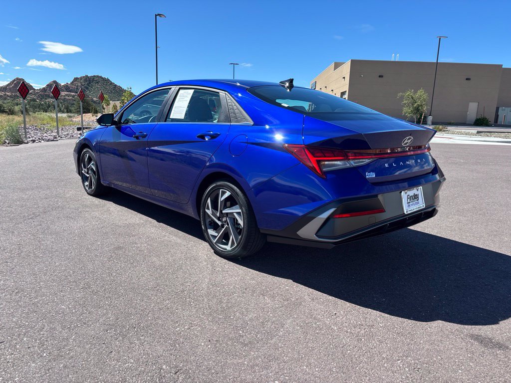 Certified 2025 Hyundai Elantra Limited FWD image 5