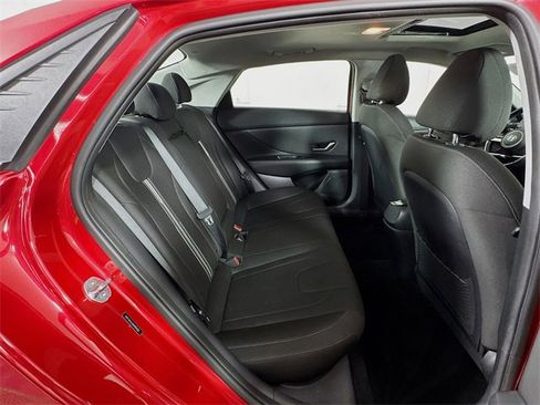 Used 2021 Hyundai Elantra SEL w/ Convenience + Premium Package image 25