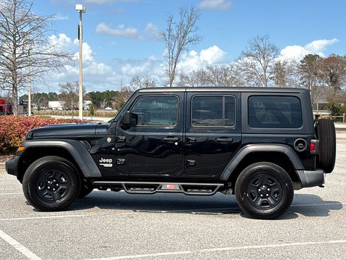 Used 2018 Jeep Wrangler Unlimited Sport image 24