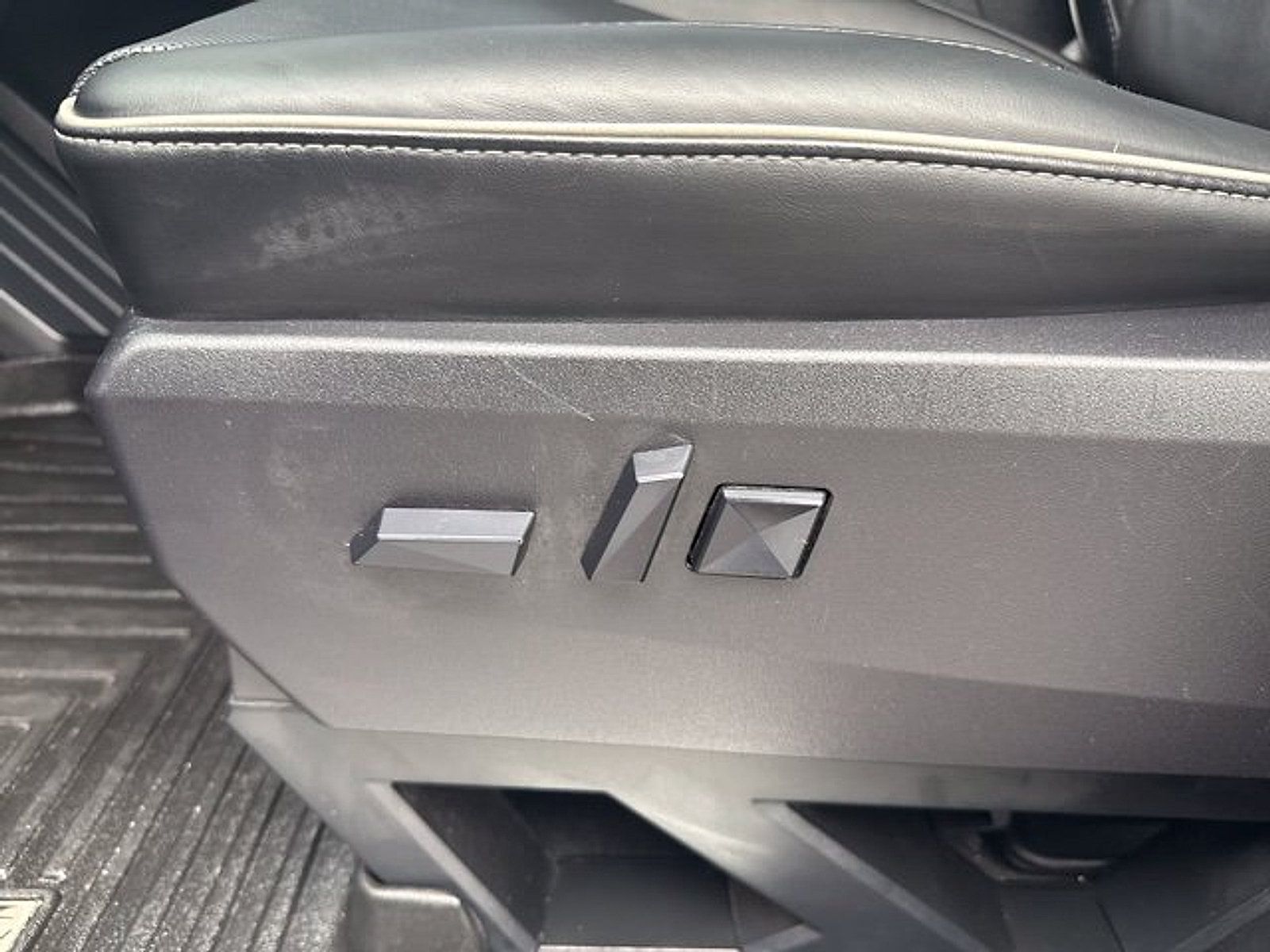 Used 2025 Tesla Cybertruck AWD Crew Cab image 13