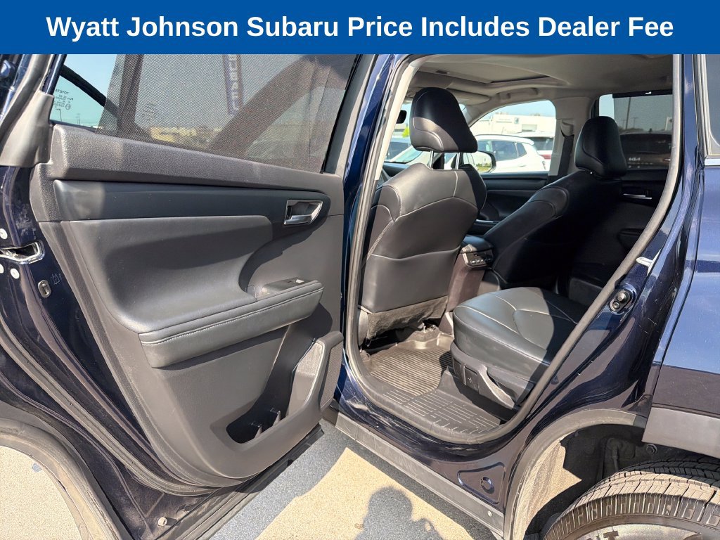 Used 2021 Toyota Highlander XLE AWD/4WD image 35
