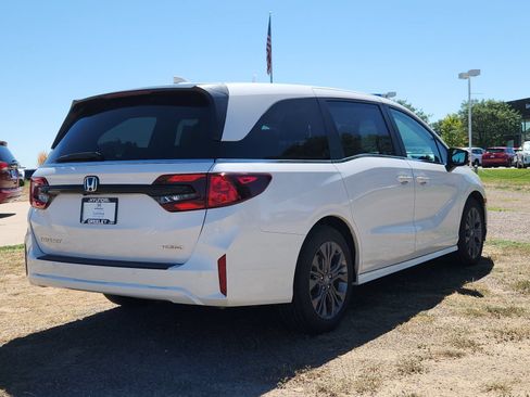 Certified 2026 Honda Odyssey Touring image 5