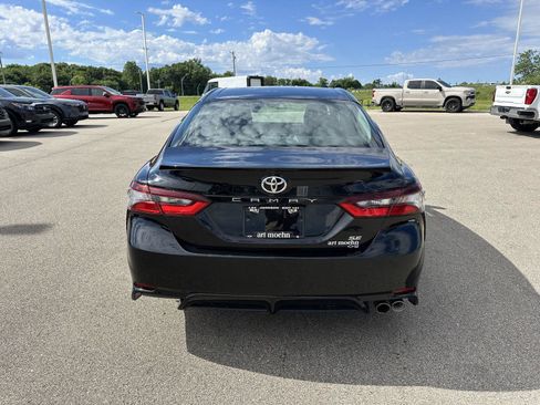 Used 2024 Toyota Camry SE FWD image 3