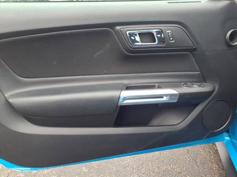 Used 2017 Ford Mustang Coupe image 21