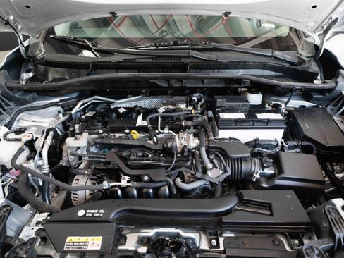 Used 2024 Toyota Corolla Cross XLE FWD image 31
