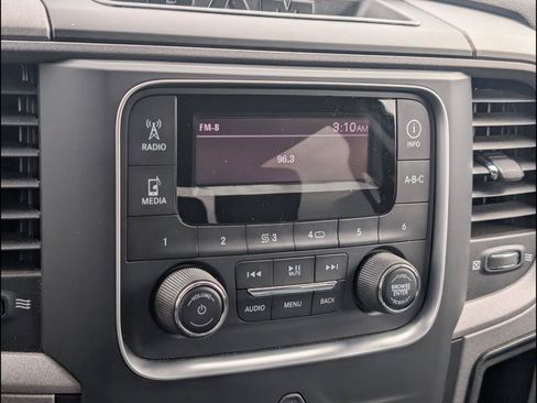 Used 2017 RAM 1500 Express RWD image 7