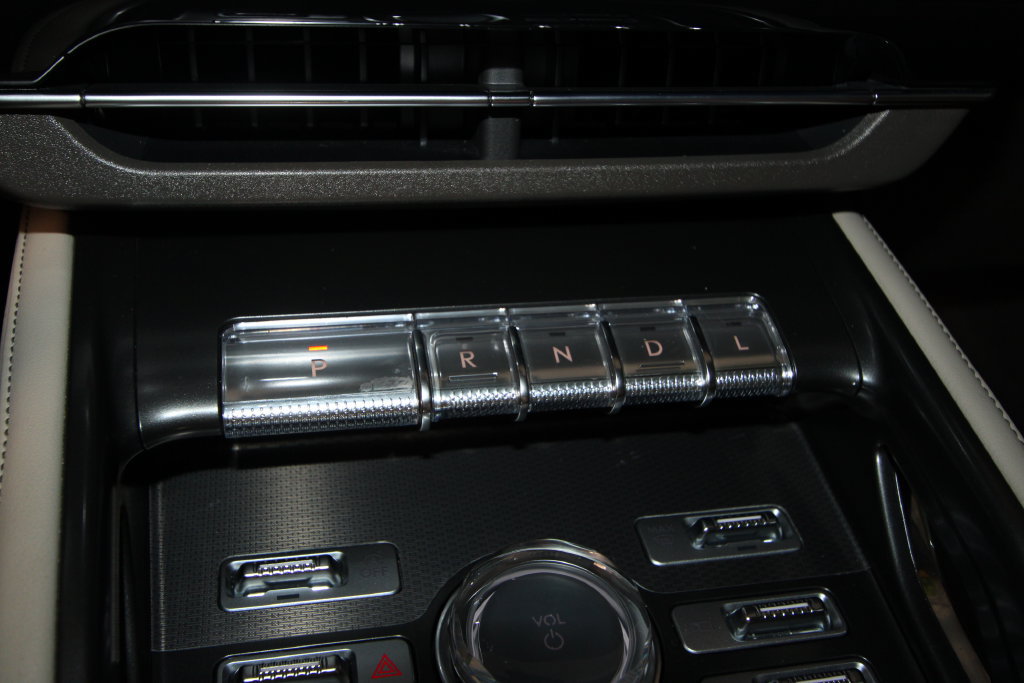 Used 2024 Lincoln Nautilus Premier AWD/4WD image 19