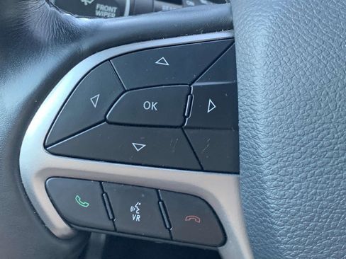 Used 2021 Jeep Grand Cherokee Laredo X image 12