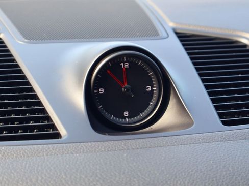 Certified 2023 Porsche Cayenne Platinum Edition image 27