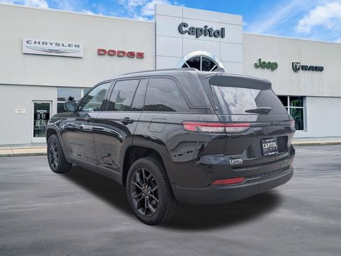 Used 2025 Jeep Grand Cherokee Limited w/ Trailer Tow Package AWD/4WD image 5