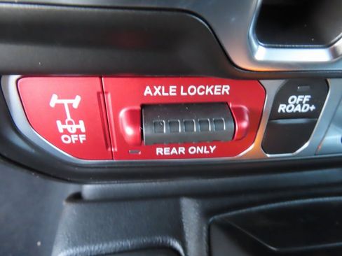 New 2026 Jeep Gladiator Mojave w/ Safety Group image 9