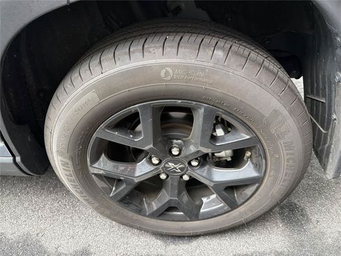 Used 2025 Toyota Corolla Cross LE FWD image 11