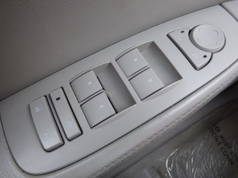 Used 2011 Cadillac DTS Luxury FWD image 30