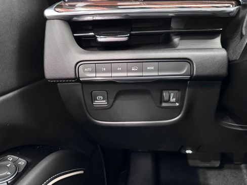Certified 2023 Cadillac Escalade Premium Luxury AWD/4WD image 29