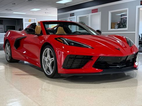 Used 2024 Chevrolet Corvette Stingray Preferred Conv w/ Z51 Performance Package RWD image 2