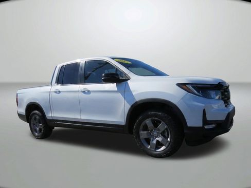 Used 2025 Honda Ridgeline TrailSport image 8