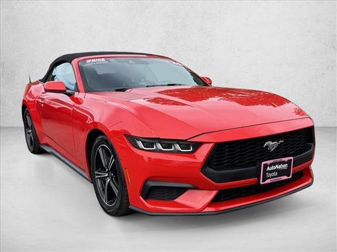 Used 2024 Ford Mustang Convertible image 3