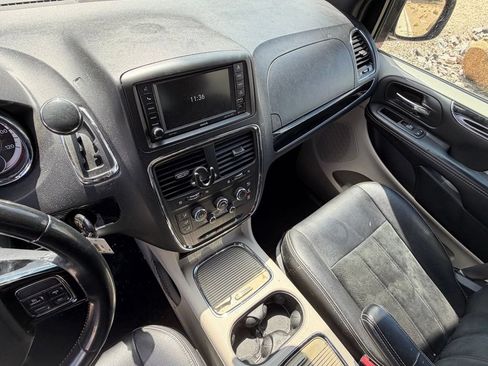 Used 2018 Dodge Grand Caravan SXT FWD image 19