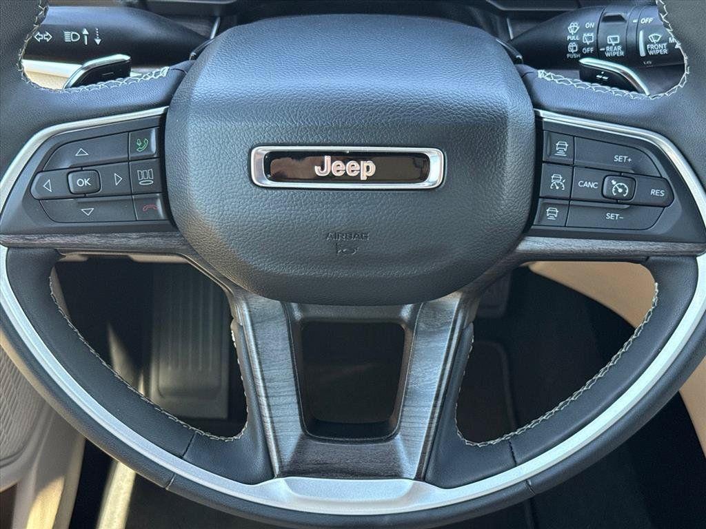 Used 2024 Jeep Grand Cherokee Limited AWD/4WD image 13