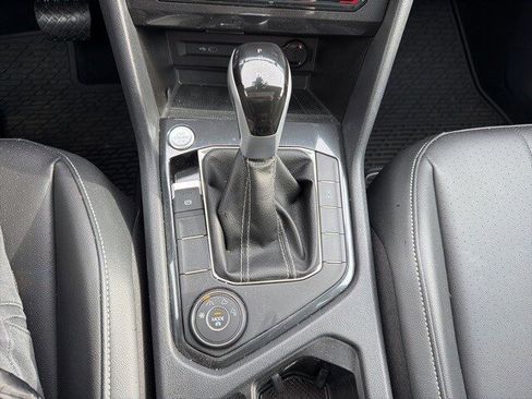 Used 2024 Volkswagen Tiguan SE image 34