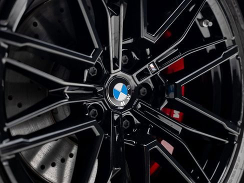 Used 2025 BMW M5 w/ Carbon Package image 22