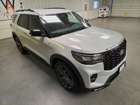 Used 2026 Ford Explorer ST-Line w/ ST-Line Street Pack AWD/4WD image 10