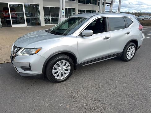 Used 2019 Nissan Rogue S FWD image 2