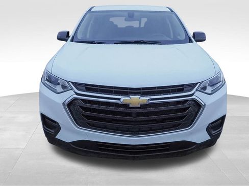 Used 2021 Chevrolet Traverse LS image 2