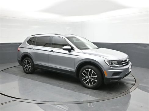 Used 2021 Volkswagen Tiguan SE image 17