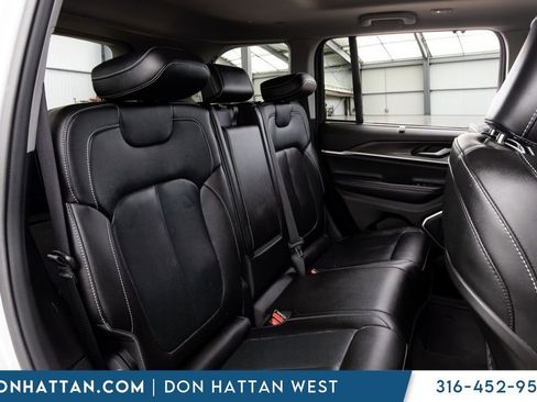 Used 2022 Jeep Grand Cherokee Limited 4xe w/ Luxury Tech Group II AWD/4WD image 19