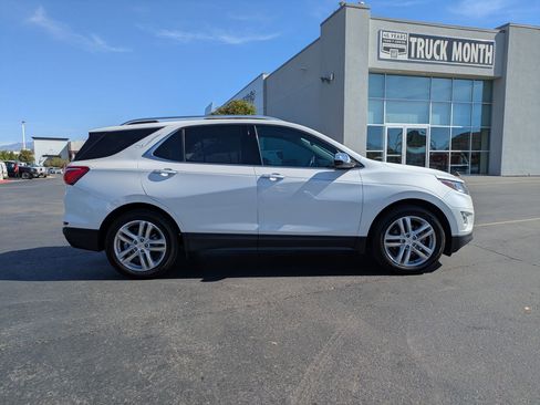 Used 2018 Chevrolet Equinox Premier image 2