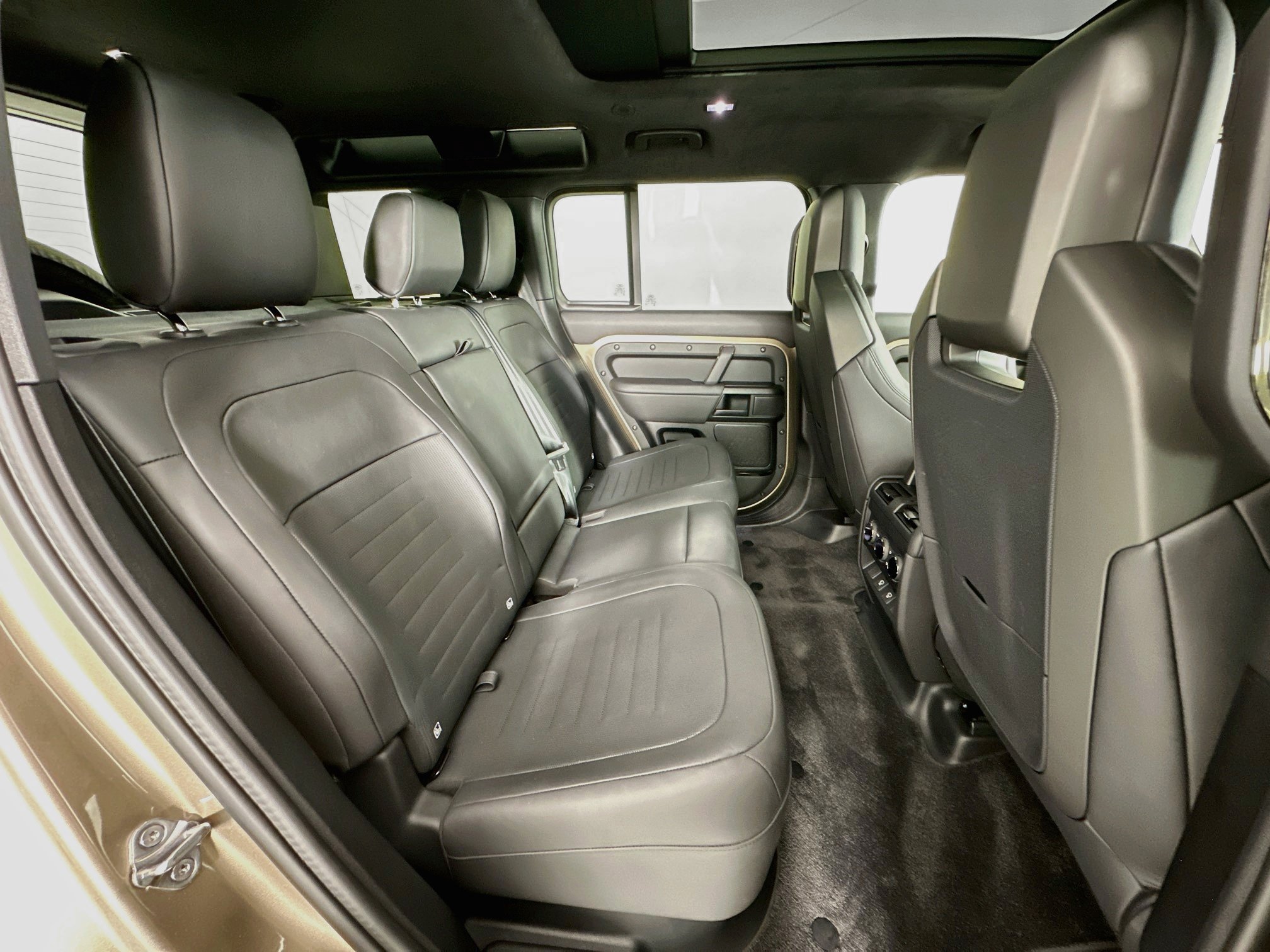 Certified 2025 Land Rover Defender 110 AWD/4WD image 26