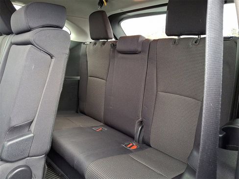 Used 2021 Toyota Highlander LE image 13