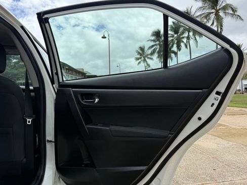 Used 2018 Toyota Corolla LE FWD image 11